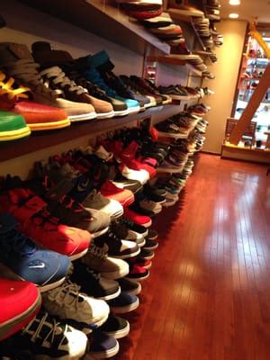 Sneaker Hub, 3911 Bergenline Ave, Union City, NJ 07087, US.